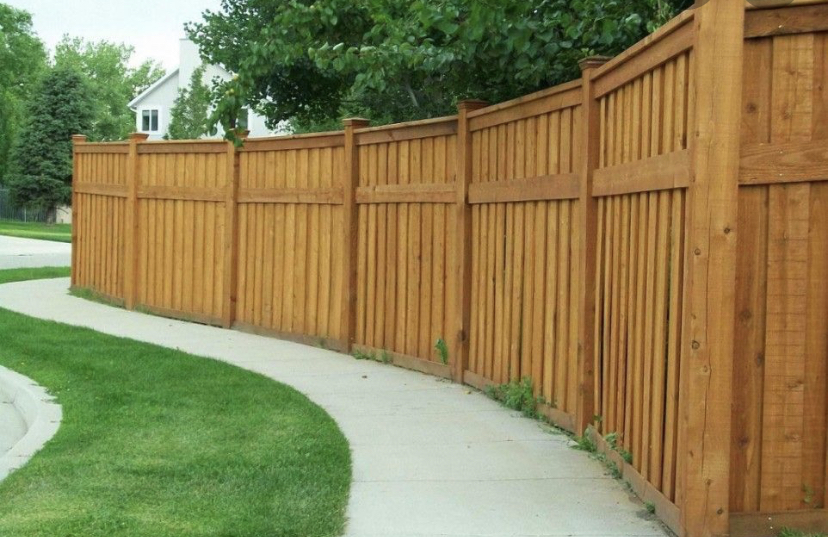 Cedar scalloped fence with sidewalk curve